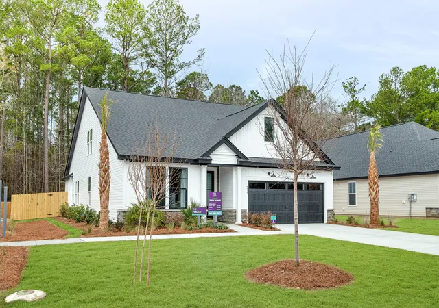 Photo 3 of Single family home for sale at 214 Crk Pointe Dr, Moncks Corner, SC 29461 | MLS# 26015588 | Listing updated on 2026-08-11