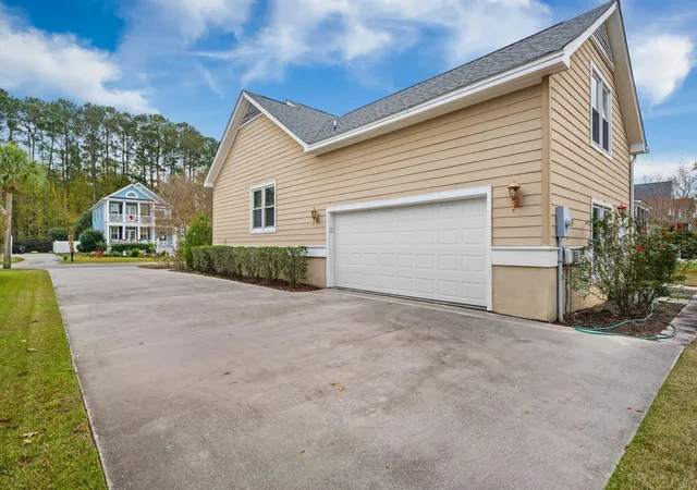 Photo 3 of Single family home for sale at 842 Captain Toms Xing, Johns Island, SC 29455 | MLS# 26016331 | Listing updated on 2026-09-15