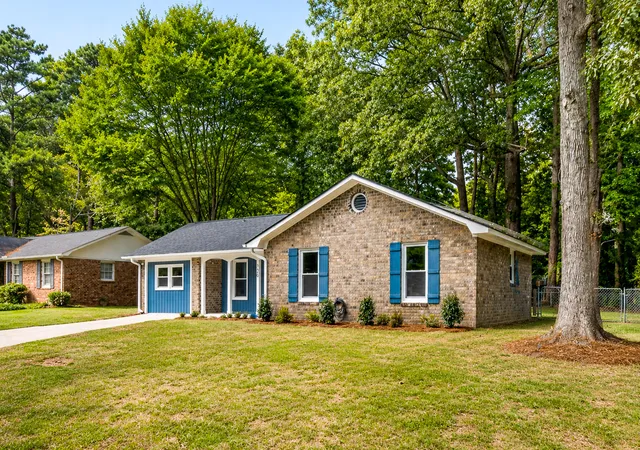 Photo 2 of Single family home for sale at 120 Cynthia Ln, Summerville, SC 29485 | MLS# 26024332 | Listing updated on 2026-09-30