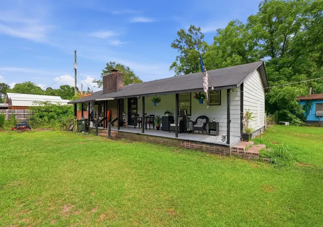 Photo 2 of Sale Pending at 208 Rae Ln, Bonneau, SC 29431 | MLS# 26018045 | Listing updated on 2026-09-10