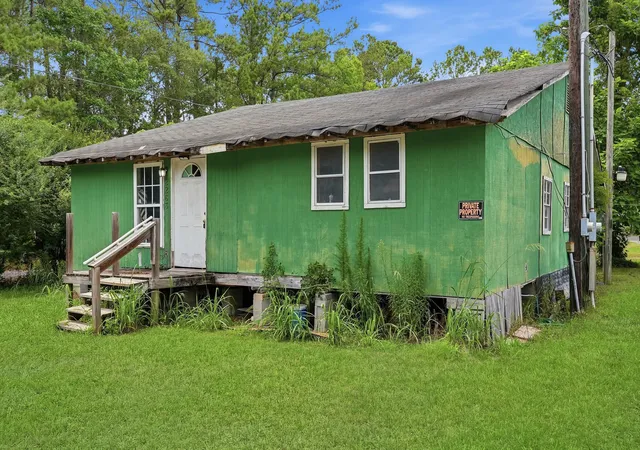 Photo 3 of Sale Pending at 208 Rae Ln, Bonneau, SC 29431 | MLS# 26018045 | Listing updated on 2026-09-10