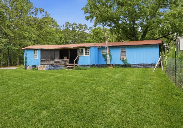 Photo 3 of Sale Pending at 208 Rae Ln, Bonneau, SC 29431 | MLS# 26018045 | Listing updated on 2026-09-10