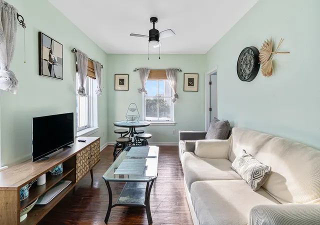 2nd image of 54 Wentworth St #Apt 9, Charleston, SC 29401 | MLS# 26018503