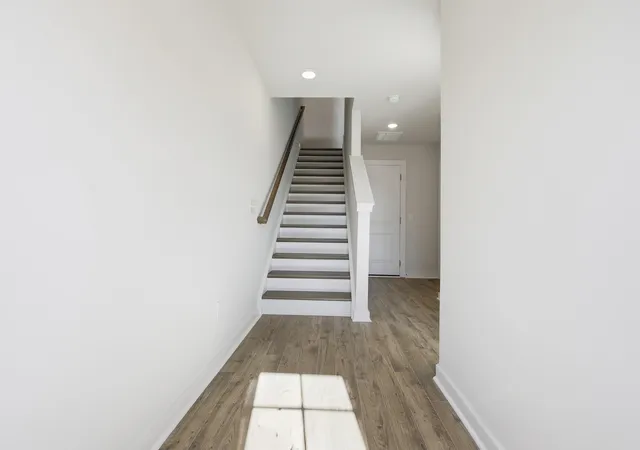 Photo 4 of Sale Pending at 530 Heathwood Way, Summerville, SC 29486 | MLS# 26007999 | Listing updated on 2026-09-10