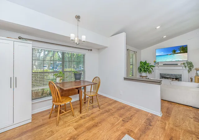 Photo 4 of Single family home for sale at 995 Oakcrest Dr, Charleston, SC 29412 | MLS# 26019458 | Listing updated on 2026-08-17