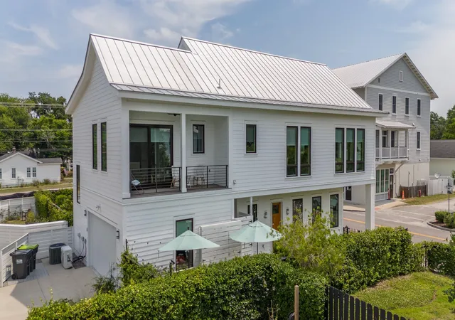 3rd image of 706 Bladen St, Beaufort, SC 29902 | MLS# 26019622