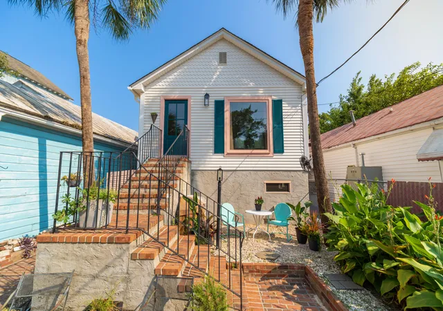 Photo 2 of Single family home for sale at 77 Nunan St, Charleston, SC 29403 | MLS# 26019868 | Listing updated on 2026-08-14