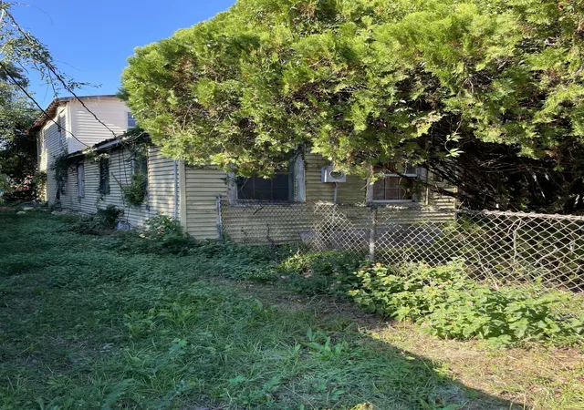 2nd image of 431 N Hanover St, Charleston, SC 29403 | MLS# 22028719