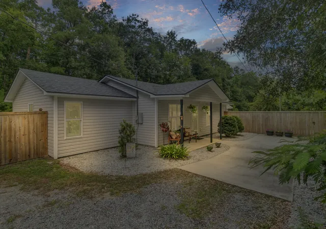 Homes for sale in Ridgeville, SC | 127 United Ln, Ridgeville, SC 29472 | MLS# 26019765