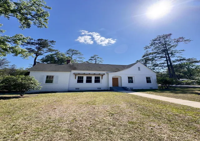 3rd image of 800 Hampton St, Walterboro, SC 29488 | MLS# 26014624