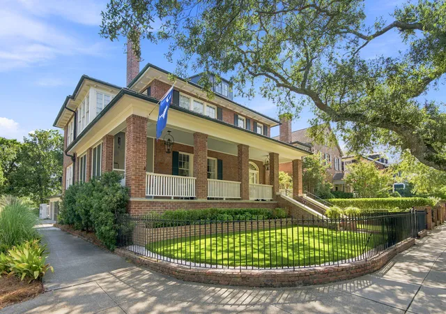 Photo 2 of Single family home for sale at 106 S Battery St, Charleston, SC 29401 | MLS# 26021461 | Listing updated on 2026-08-25
