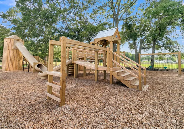 Photo 4 of Sale Pending at 122 Clarabelle Ln, Summerville, SC 29483 | MLS# 26010909 | Listing updated on 2026-04-16