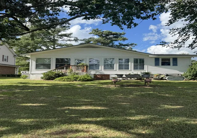 Photo 4 of Single family home for sale at 1665 Taw Caw Dr, Summerton, SC 29148 | MLS# 26022761 | Listing updated on 2026-08-11