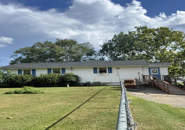 Photo 5 of Single family home for sale at 1665 Taw Caw Dr, Summerton, SC 29148 | MLS# 26022761 | Listing updated on 2026-08-11