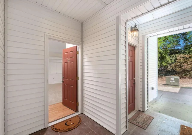 Photo 3 of Townhouse for sale at 165 Golfview Ln, Summerville, SC 29485 | MLS# 26011912 | Listing updated on 2026-09-17
