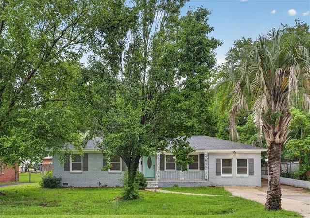 Homes for sale in Hanahan, SC | 5917 Hagood Ave, Hanahan, SC 29410 | MLS# 26016042