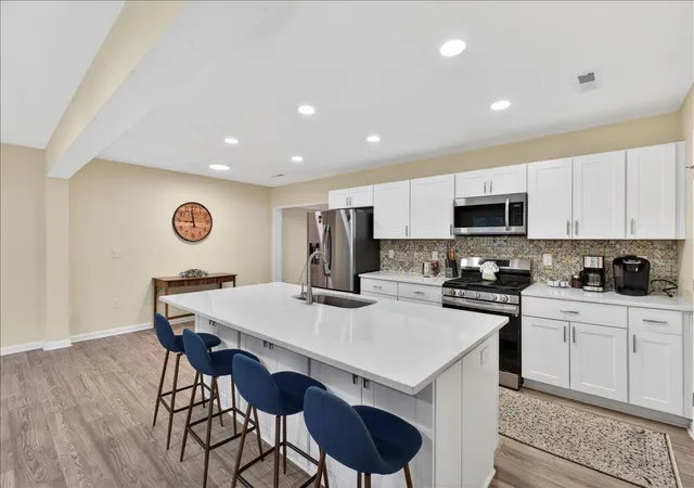 3rd image of 5917 Hagood Ave, Hanahan, SC 29410 | MLS# 26016042