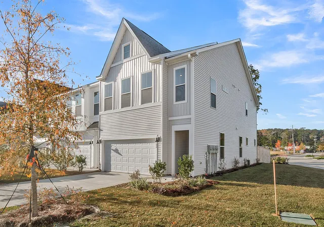 Photo 2 of Sale Pending at 100 Brown Swiss Cir, Summerville, SC 29483 | MLS# 26022014 | Listing updated on 2026-08-02