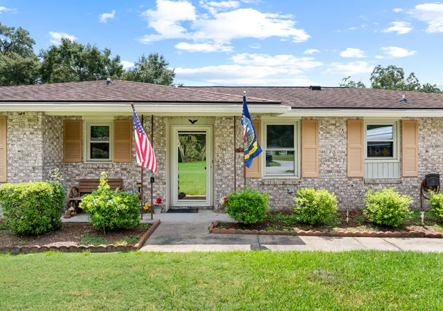Photo 2 of Single family home for sale at 4935 Foxwood Dr, North Charleston, SC 29418 | MLS# 26024217 | Listing updated on 2026-08-26