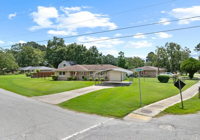 Photo 3 of Single family home for sale at 4935 Foxwood Dr, North Charleston, SC 29418 | MLS# 26024217 | Listing updated on 2026-08-26