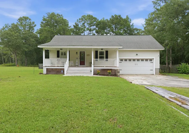 Photo 2 of Single family home for sale at 1050 Millies Way Dr, Moncks Corner, SC 29461 | MLS# 26024466 | Listing updated on 2026-09-25