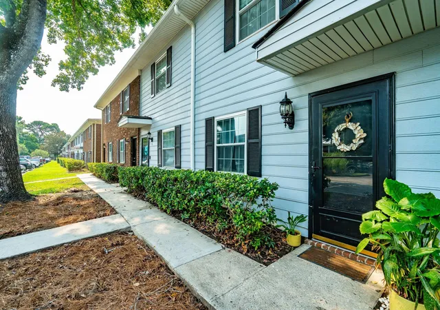 Photo 3 of Townhouse for sale at 21 Rivers Point Row #9d, Charleston, SC 29412 | MLS# 26022884 | Listing updated on 2026-09-10