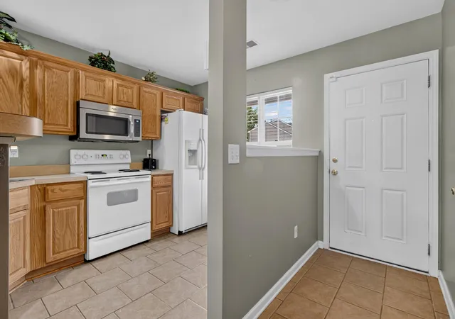 Photo 4 of Townhouse for sale at 7963 Shadow Oak Dr, North Charleston, SC 29406 | MLS# 26024152 | Listing updated on 2026-09-24