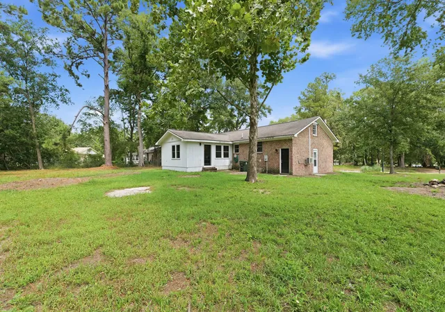 Photo 2 of Single family home for sale at 106 Kent Cir, Ladson, SC 29456 | MLS# 26024298 | Listing updated on 2026-09-14