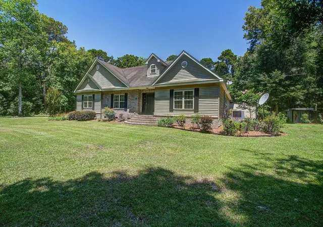 Photo 3 of Single family home for sale at 334 Shoptaw Rd, Holly Hill, SC 29059 | MLS# 26016684 | Listing updated on 2026-08-04