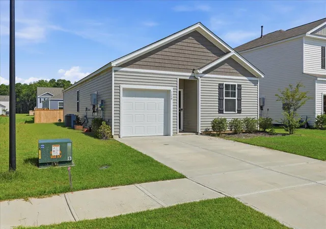 Photo 1 of Single family home for sale at 120 Hillsford Ln, Summerville, SC 29486 | MLS# 26020961 | Listing updated on 2026-10-02