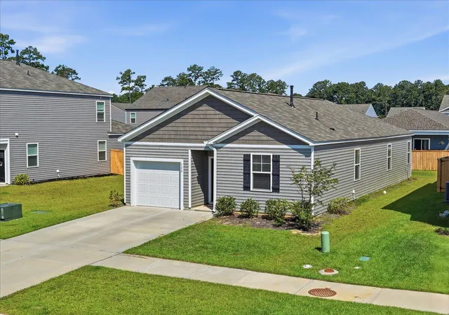 Photo 3 of Single family home for sale at 120 Hillsford Ln, Summerville, SC 29486 | MLS# 26020961 | Listing updated on 2026-10-02