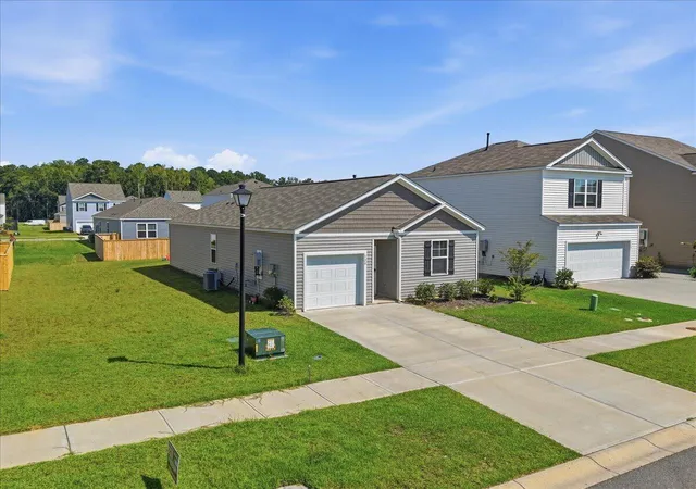 Photo 4 of Single family home for sale at 120 Hillsford Ln, Summerville, SC 29486 | MLS# 26020961 | Listing updated on 2026-10-02