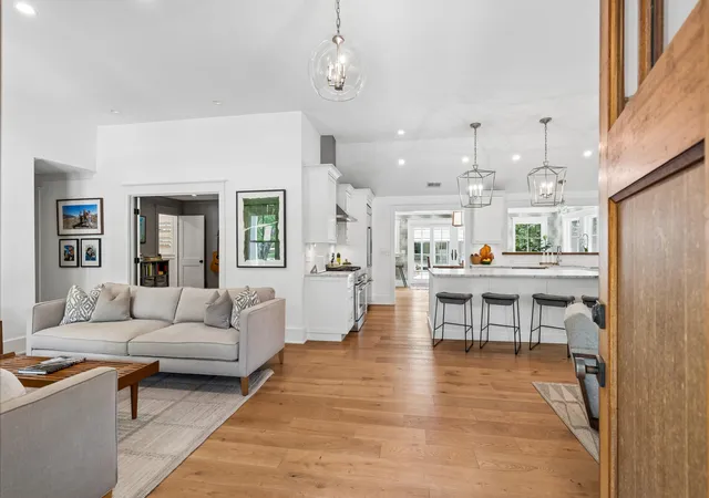 5th image of 1035 Lakeview Dr, Mount Pleasant, SC 29464 | MLS# 26017785