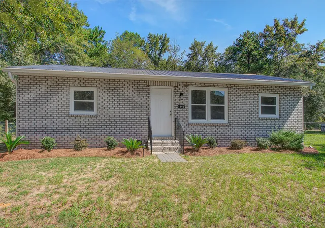 Photo 1 of Single family home for sale at 1243 Pineville Cir, Pineville, SC 29468 | MLS# 26023800 | Listing updated on 2026-09-10