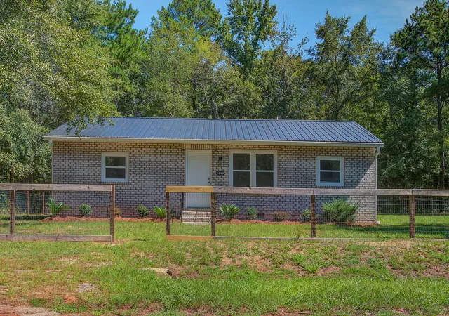 Photo 3 of Single family home for sale at 1243 Pineville Cir, Pineville, SC 29468 | MLS# 26023800 | Listing updated on 2026-09-10