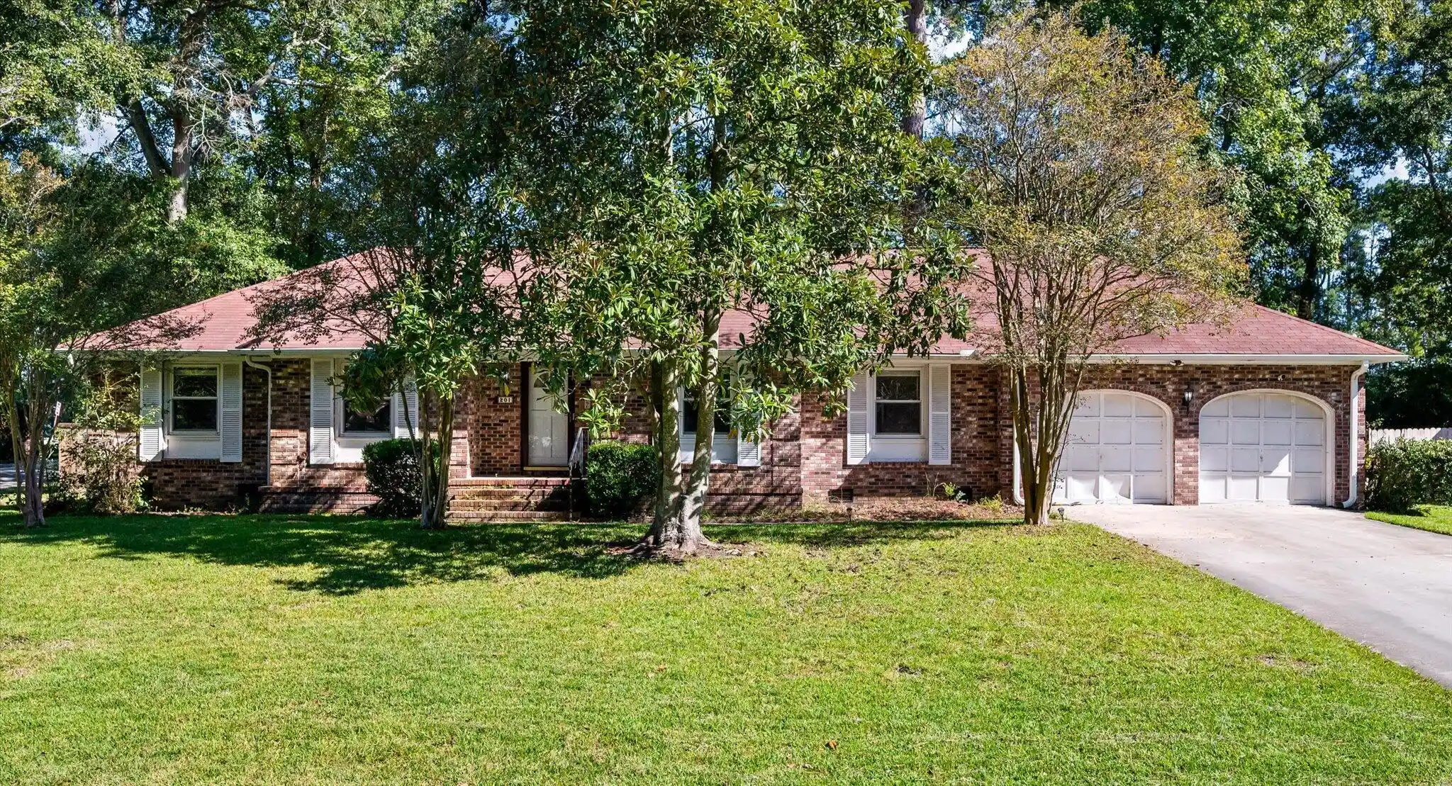 Photo 1 of Single family home for sale at 201 Stratford Dr, Summerville, SC 29485 | MLS# 26028441 | Listing updated on 2026-10-16
