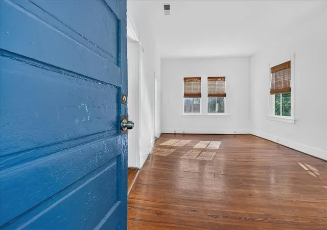 Photo 3 of Townhouse for sale at 65 Vanderhorst St #Apt F, Charleston, SC 29403 | MLS# 26019048 | Listing updated on 2026-09-18