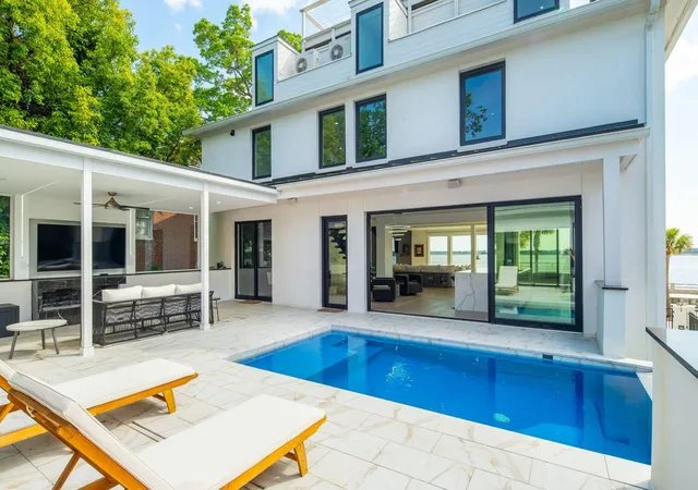 Homes for sale in Charleston, SC | 100 Murray Blvd, Charleston, SC 29401 | MLS# 26014113