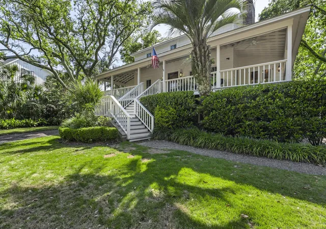 Photo 3 of Single family home for sale at 7 Tabby Ln, Isle Of Palms, SC 29451 | MLS# 26014121 | Listing updated on 2026-08-10