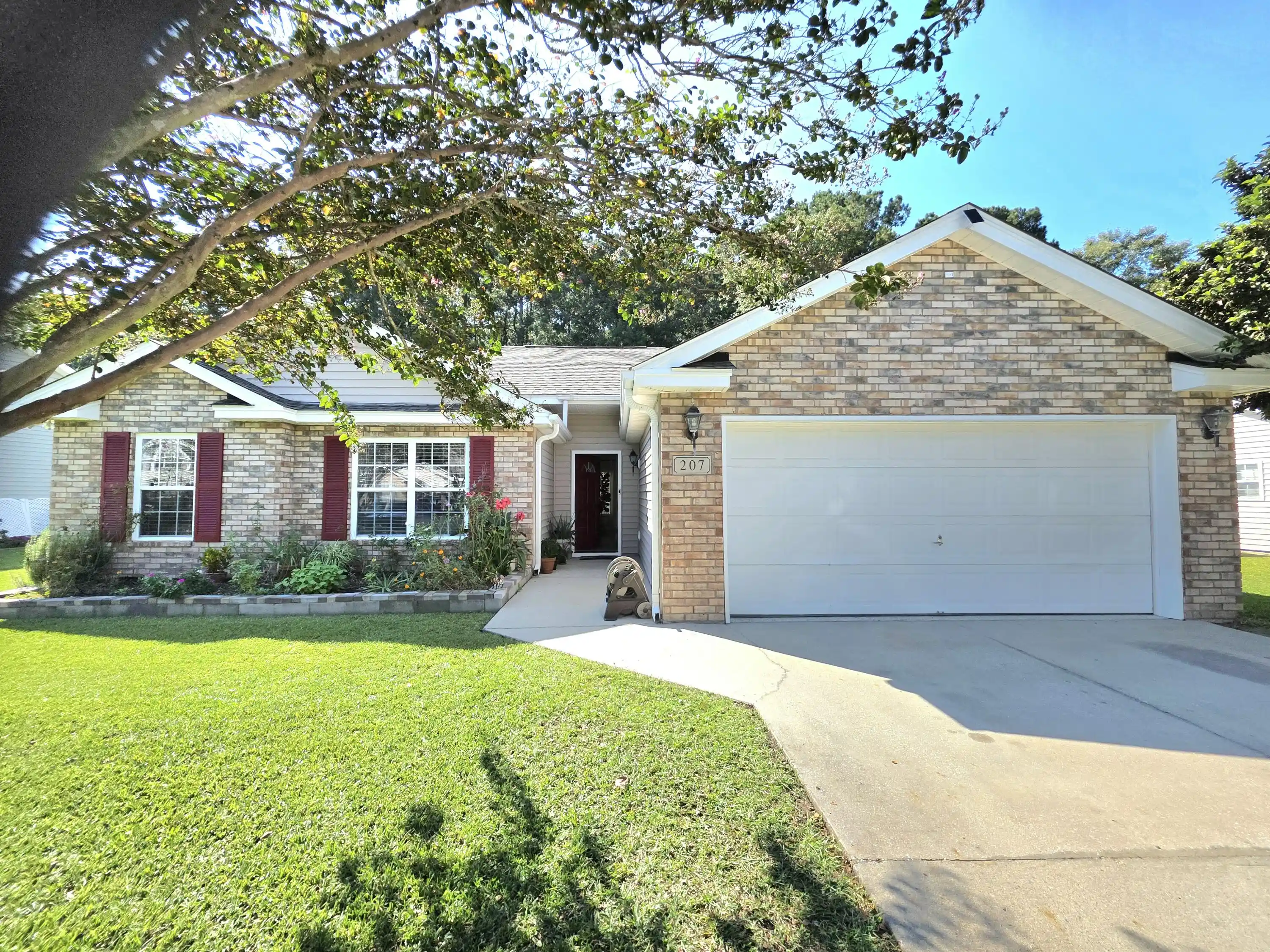 Photo 1 of Single family home for sale at 207 Pemberly Blvd, Summerville, SC 29486 | MLS# 26028721 | Listing updated on 2026-10-20