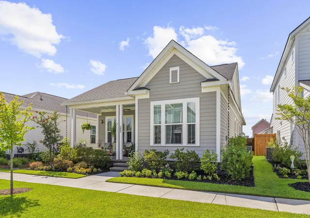 Single family home for sale at 321 Eclipse St, Summerville, SC 29486 | MLS# 26019446