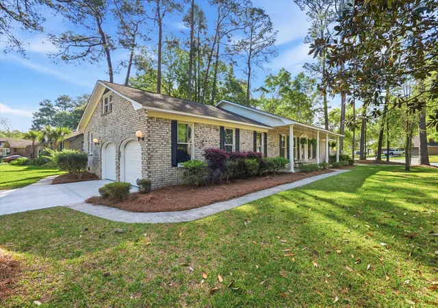 Photo 3 of Single family home for sale at 109 Beacon Hl Ln, Summerville, SC 29485 | MLS# 26010282 | Listing updated on 2026-09-03
