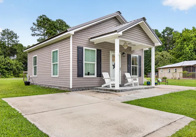 Photo 3 of Single family home for sale at 318 S Live Oak Dr, Moncks Corner, SC 29461 | MLS# 26020157 | Listing updated on 2026-09-01