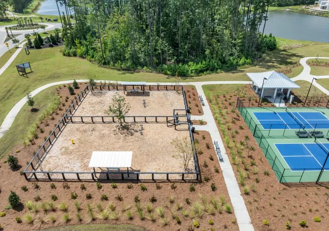 Photo 3 of Sale Pending at 706 Gentle Wind Dr, Summerville, SC 29486 | MLS# 26013792 | Listing updated on 2026-08-07