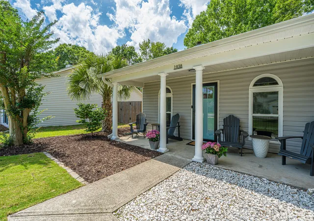 Photo 2 of Single family home for sale at 1938 Armory Dr, Mount Pleasant, SC 29466 | MLS# 26015710 | Listing updated on 2026-09-14