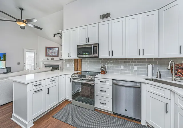 Photo 4 of Single family home for sale at 1938 Armory Dr, Mount Pleasant, SC 29466 | MLS# 26015710 | Listing updated on 2026-09-14