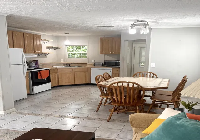 Photo 4 of House for sale at 991 Rochelle Ave, Charleston, SC 29407 | MLS# 25022408 | Listing updated on 2026-09-10