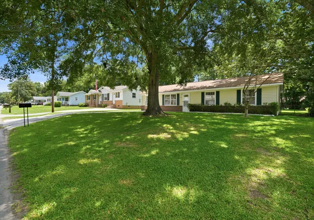 Homes for sale in Goose Creek, SC | 227 Farm Rd, Goose Creek, SC 29445 | MLS# 26018470