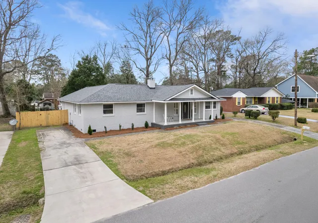 Photo 3 of Single family home for sale at 1111 Barrett Rd, Charleston, SC 29407 | MLS# 26016468 | Listing updated on 2026-08-21