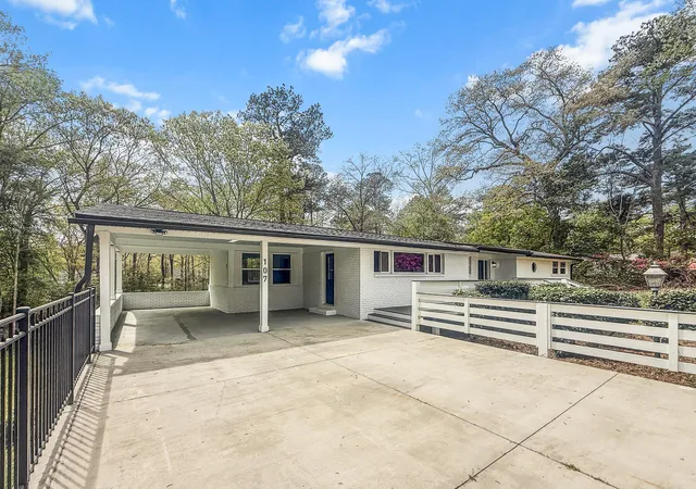 Photo 2 of Single family home for sale at 107 Woodland Dr, Summerville, SC 29485 | MLS# 26024417 | Listing updated on 2026-10-28